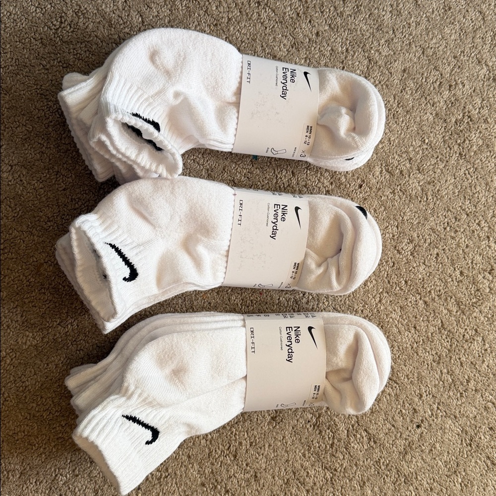 Nike DRI FIT Everyday White Crew Socks with Black Logo.